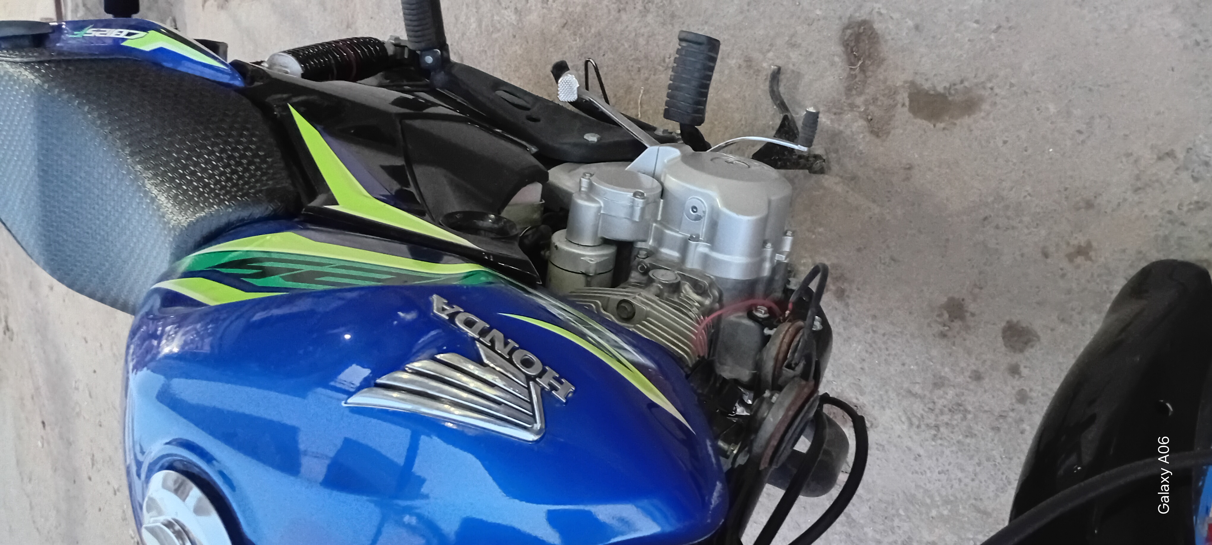 CB 125 F