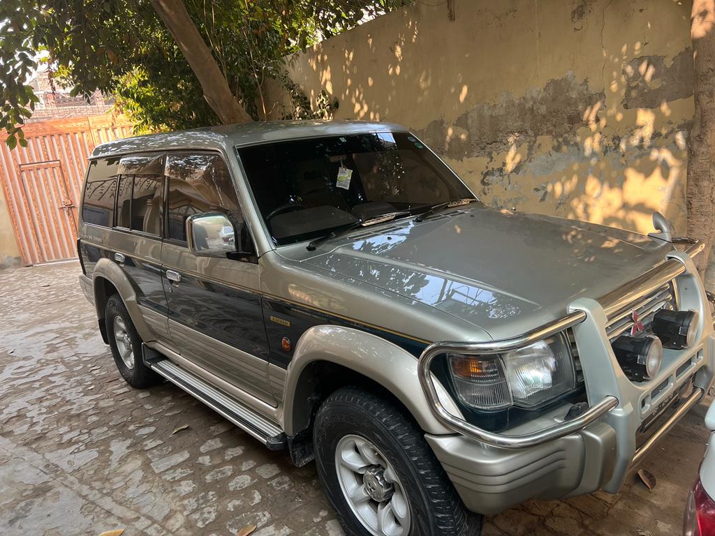 Mitsubishi Pajero Exceed 1992