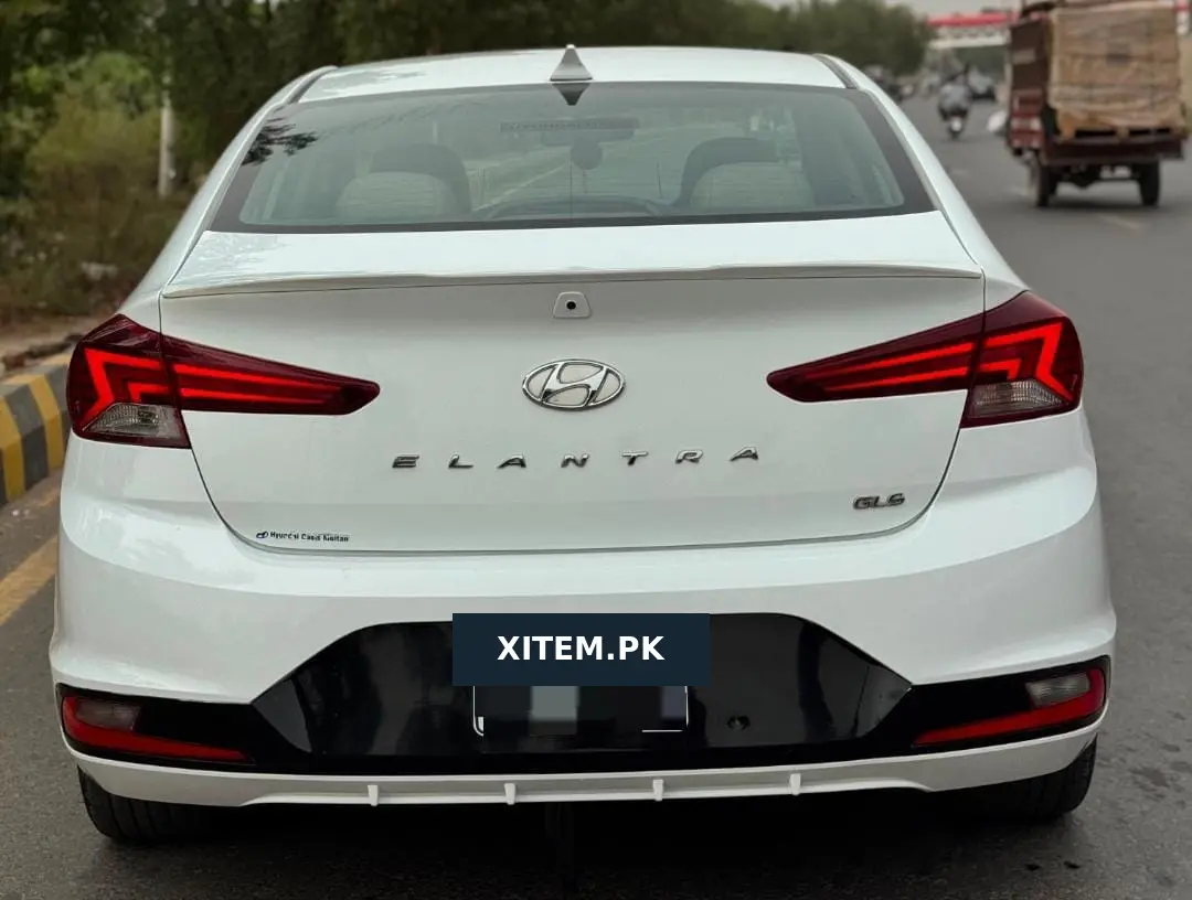 Hyundai - Elantra - 2023